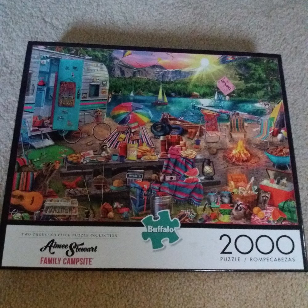 Buffalo puzzles 2000 Family Campsite 39×27 used all pieces